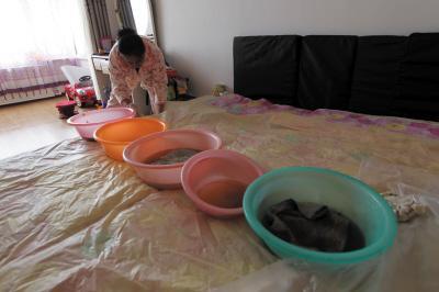 武乡楼上漏水，住户失联，小区没物管，业主维权难！律师来支招……